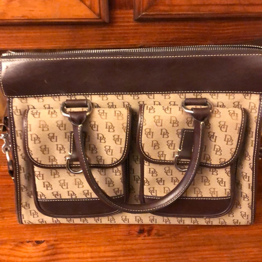👩‍🦰 Dooney&bourke bag